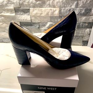 Nine West, Size 8, Dark Blue Texture Cara Pumpd